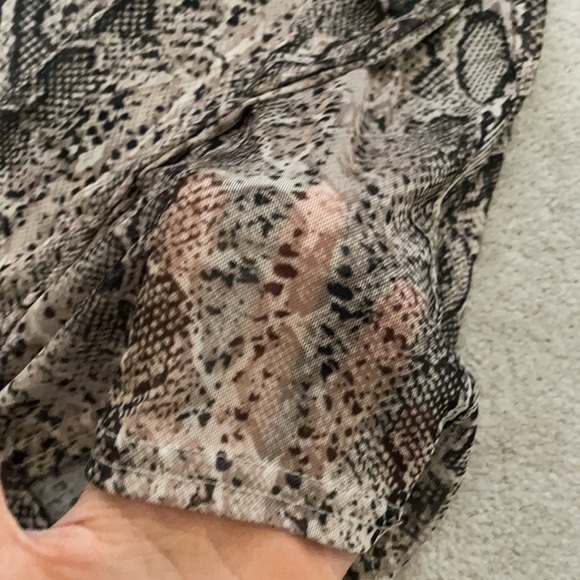 Urban outfitters mesh long sleeve - Picture 3 of 4